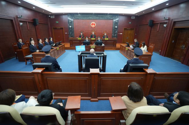 河内1.5分彩：李晓鹏，获刑15年，罚600万元！他担任大型金融央企“一把手”多年，其前任被判12年